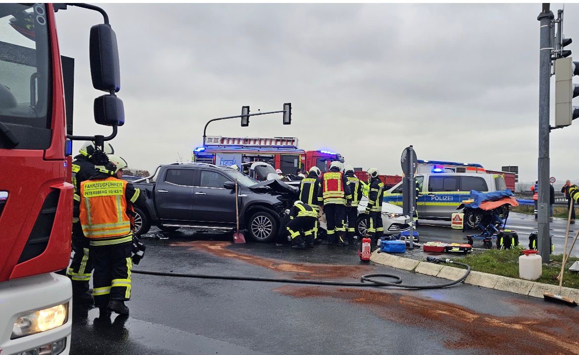 Einsatz: H1-Y – Verkehrsunfall eingekl. Person um 19.11.2025, 11:06 Uhr