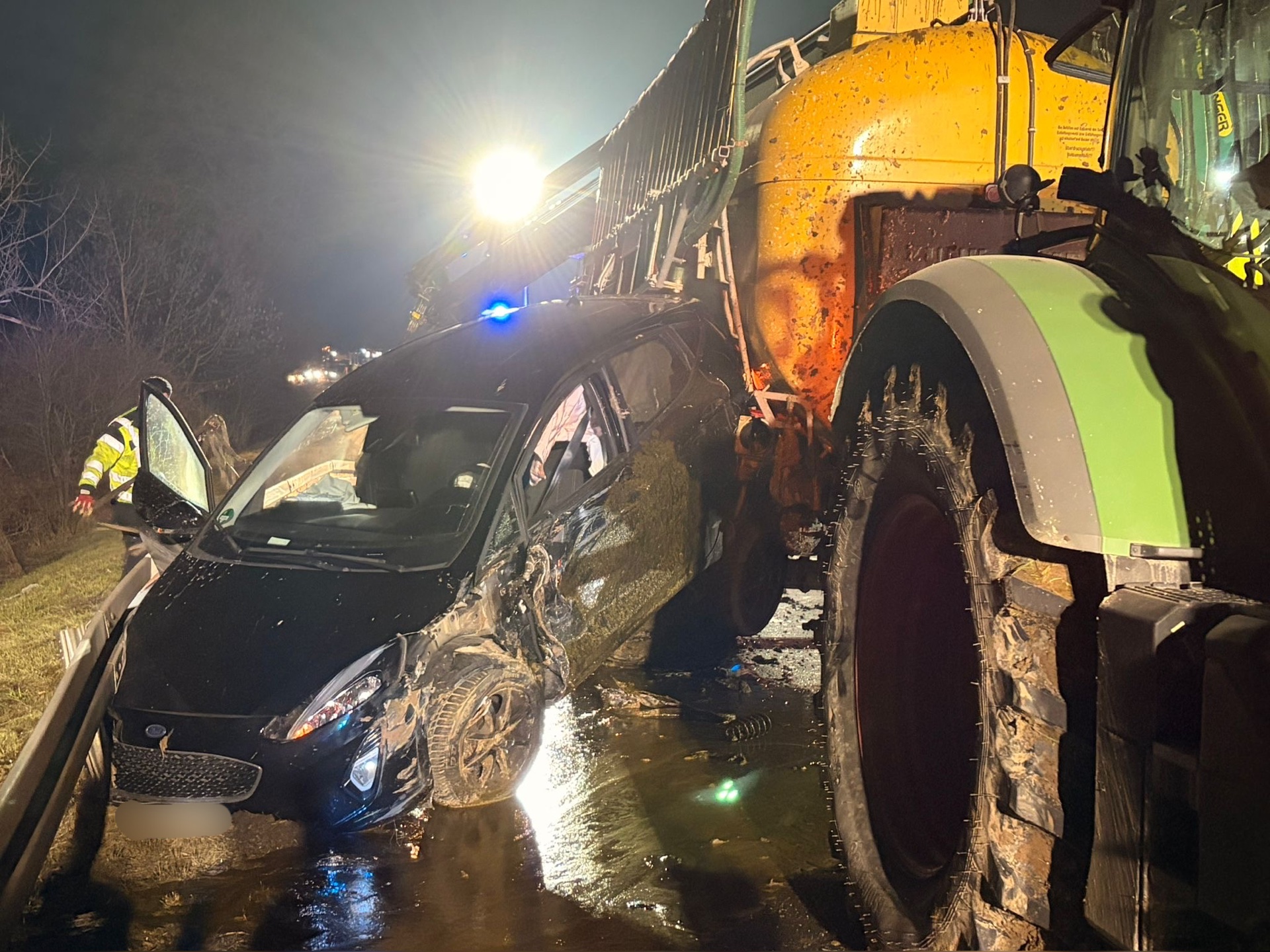 Einsatz: H1-Y Verkehrsunfall eingeklemmte Person um 20.02.2026, 18:44 Uhr